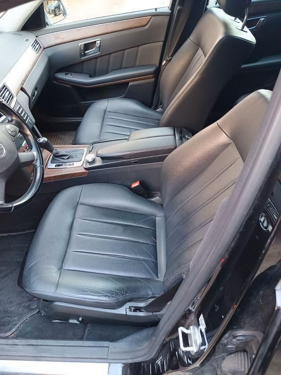 Gebraucht Mercedes E250 204 PS (150 kW) 2011 Schwarz Limousine
