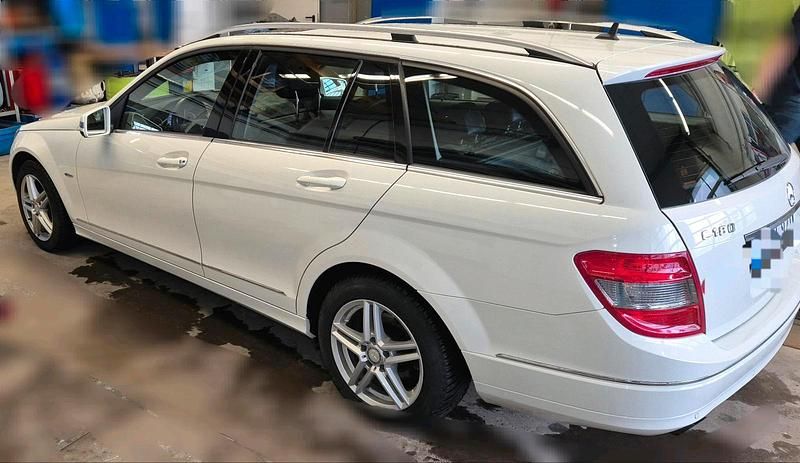 Gebraucht Mercedes 180 156 PS (114 kW) 2010 Weiß Limousine