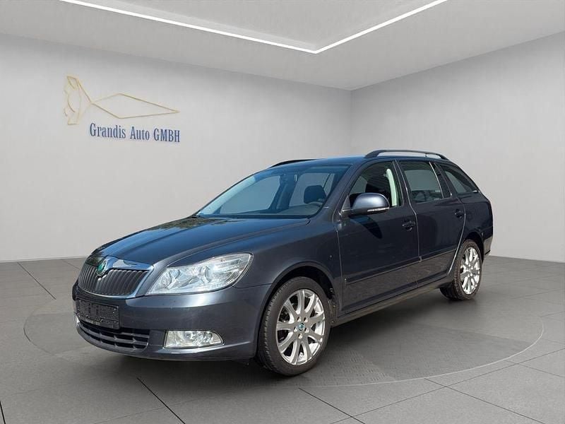 Grau Gebraucht 2011 Skoda Octavia Ambiente Kombi | 4.888 € - Bild 1/4