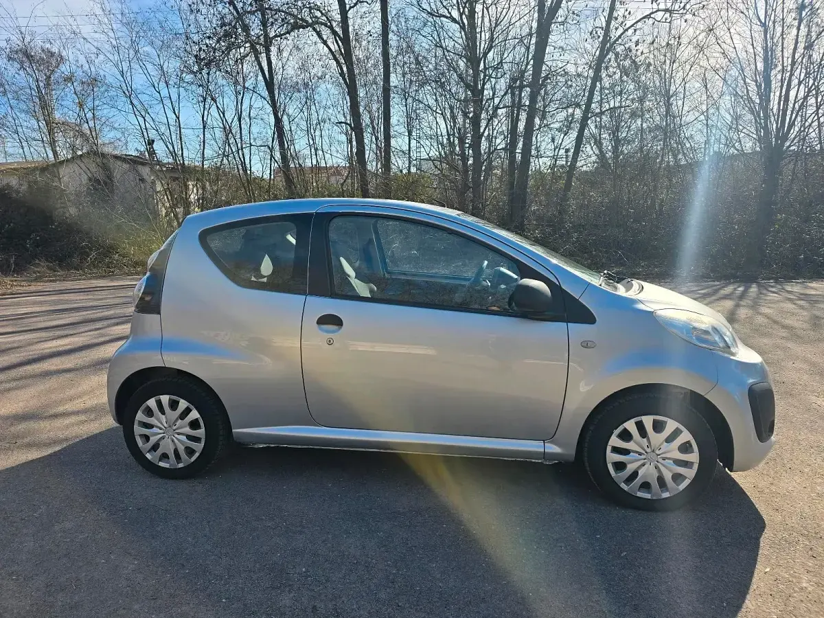 Gebraucht Citroën C1 68 PS (50 kW) 2012 Silber Kleinwagen