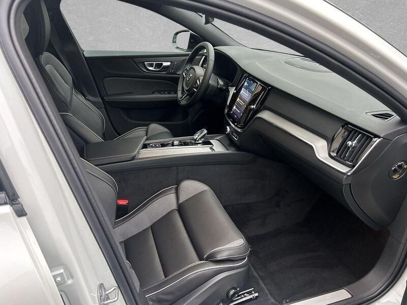 Gebraucht Volvo V60 Plus 197 PS (144 kW) 2022 Crystal white pearl Kombi