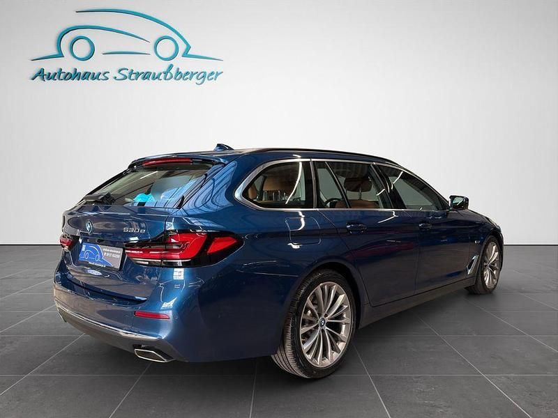 Gebraucht BMW 530e Luxury Line 292 PS (214 kW) 2023 Blau Kombi