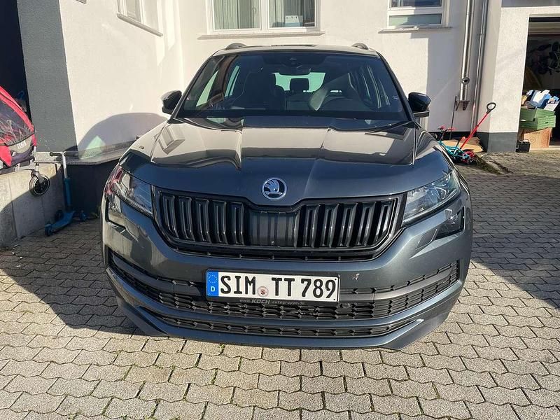 Blau Gebraucht 2020 Skoda Kodiaq SportLine SUV | 27.600 € (Fairer Preis) - Bild 1/4