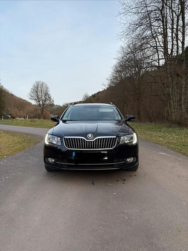 Gebraucht Skoda Superb 170 PS (125 kW) 2015 Schwarz Kombi