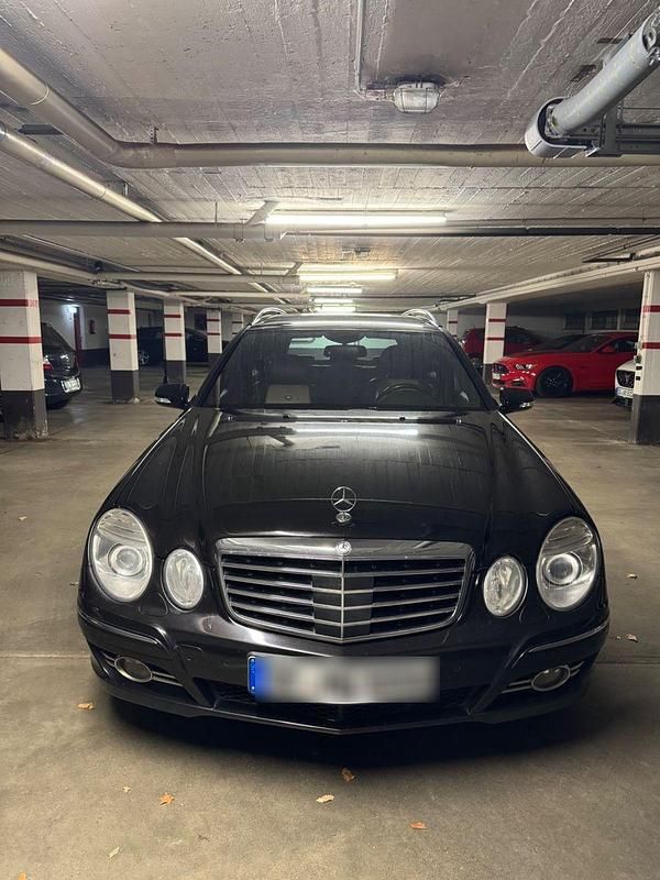 Schwarz Gebraucht 2007 Mercedes E320 Avantgarde Kombi | 3.990 € (Guter Preis) - Bild 1/4