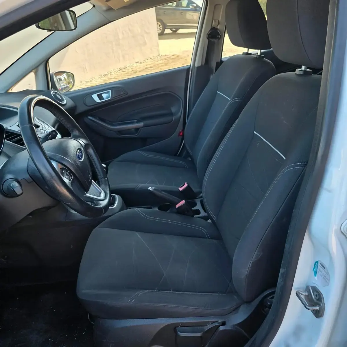 Gebraucht Ford Fiesta 82 PS (60 kW) 2013 Weiß Limousine