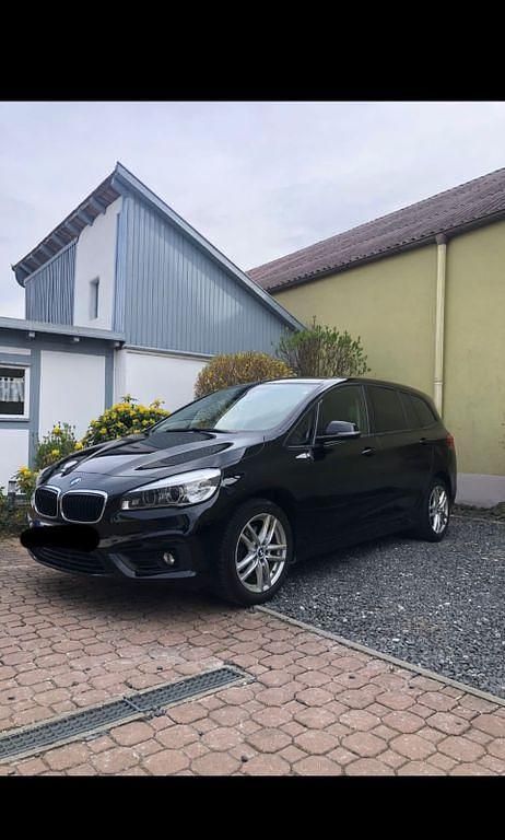 Schwarz Gebraucht 2017 BMW 218 Gran Tourer Van / Kleinbus | 10.999 € (Superpreis) - Bild 1/4
