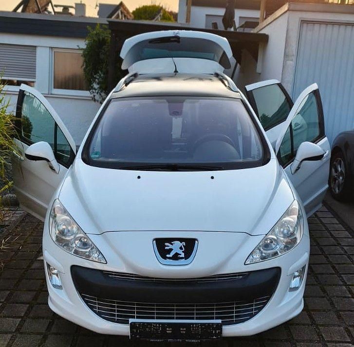 Weiß Gebraucht 2008 Peugeot 308 Tendance Kombi | 2.000 € - Bild 1/4