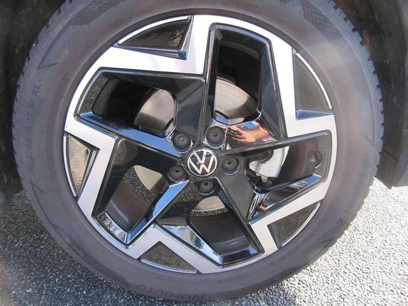 Gebraucht VW T-Cross R-line 116 PS (85 kW) 2025 Deep black (metallic) SUV