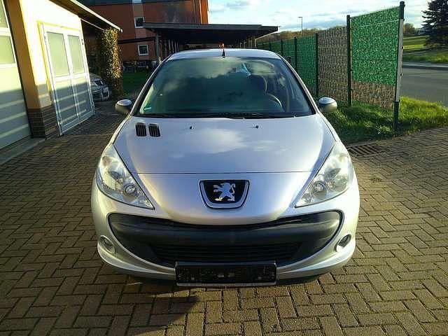Gebraucht Peugeot 206 Basis 75 PS (55 kW) 2010 Lackierung aluminiumgrau Kleinwagen