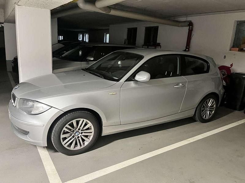 Silber Gebraucht 2011 BMW 116 Kleinwagen | 3.920 € (Guter Preis) - Bild 1/4