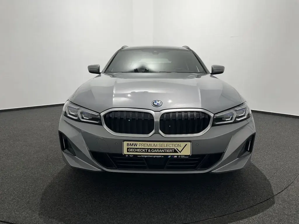 Gebraucht BMW 330e Sport Line 292 PS (214 kW) 2023 Grau Kombi