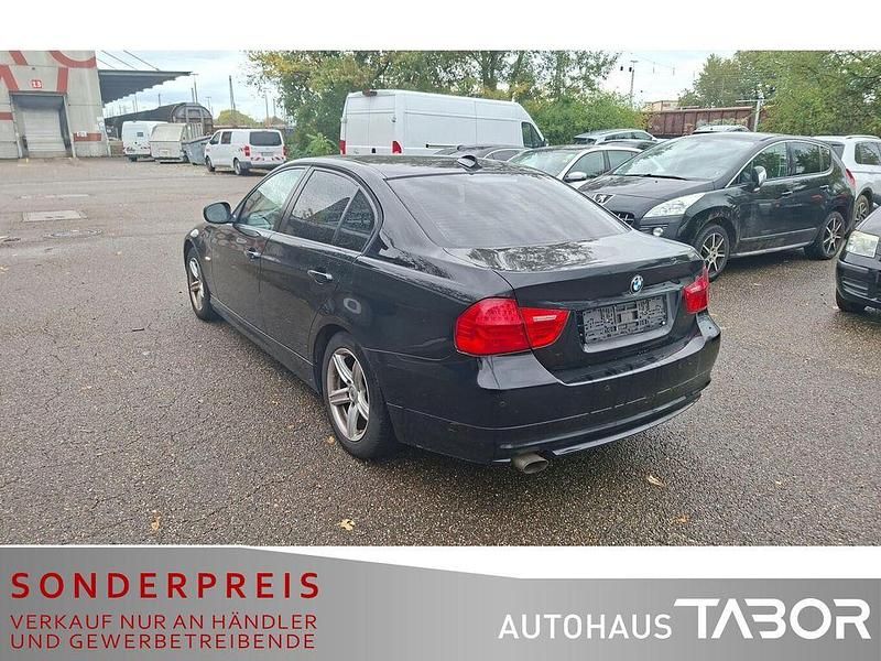 Gebraucht BMW 318 143 PS (105 kW) 2010 Schwarz 2 Limousine