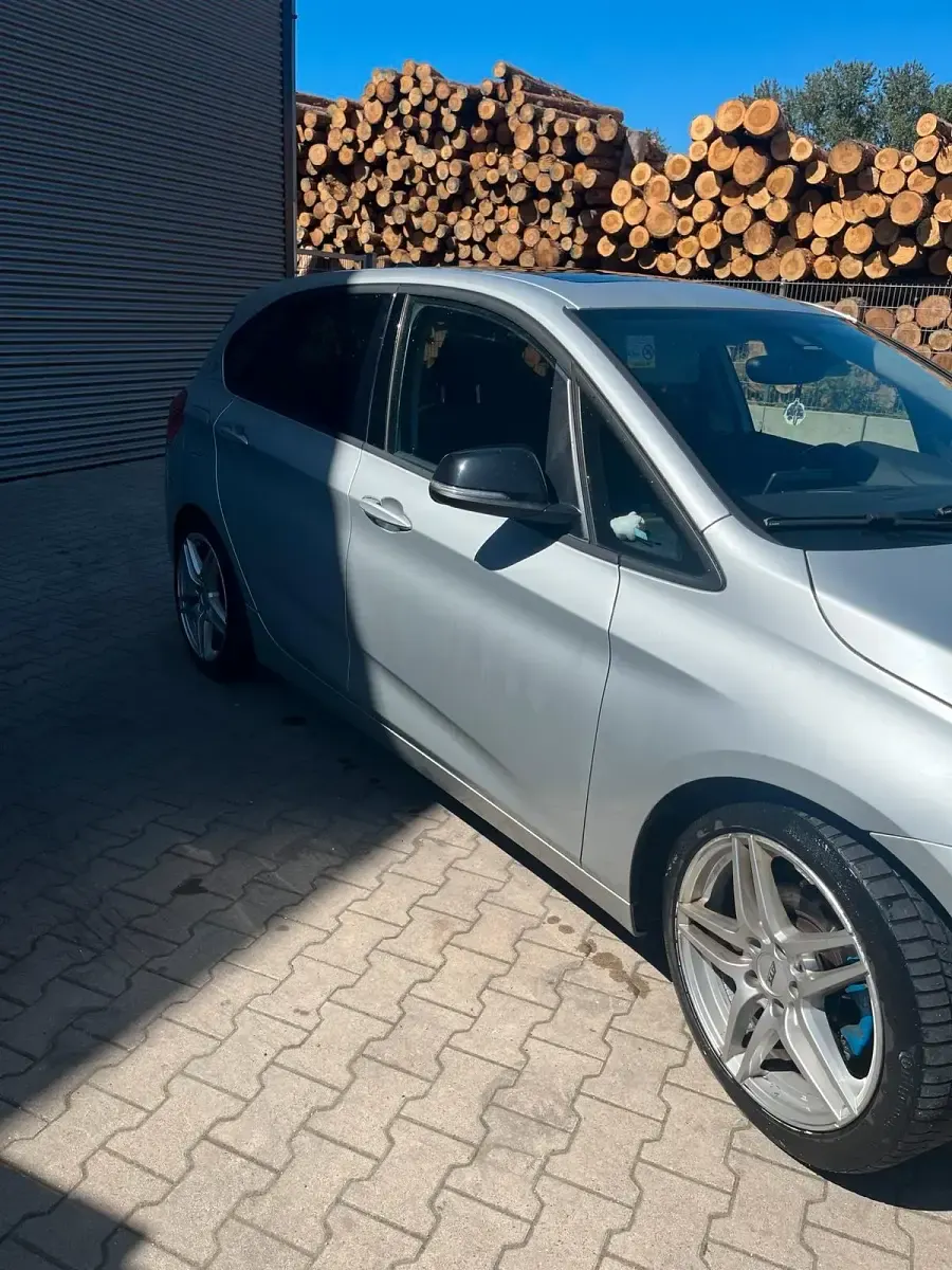 Gebraucht BMW 218 150 PS (110 kW) 2015 Silber Van / Kleinbus