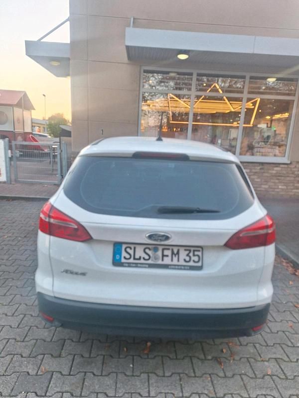 Gebraucht Ford Focus 95 PS (69 kW) 2018 Weiß Kombi