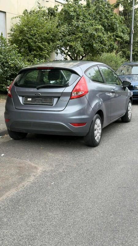 Grau Gebraucht 2012 Ford Fiesta Kleinwagen | 2.300 € - Bild 1/4