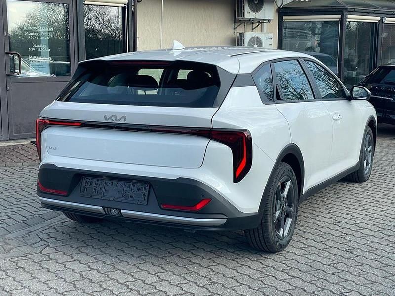 Neu Kia K4 150 PS (110 kW) 2026 Weiß Limousine