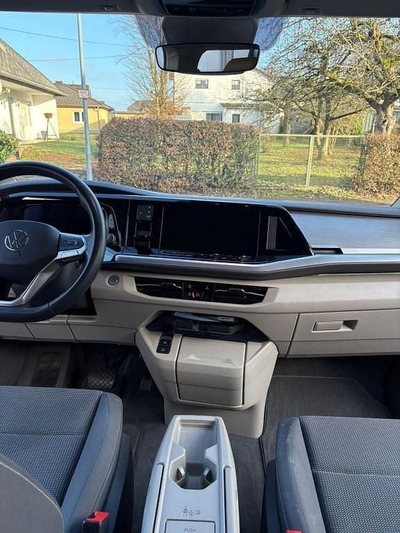 Second-hand VW Multivan Edition 150 CP (110 kW) 2023 Gri Monovolum