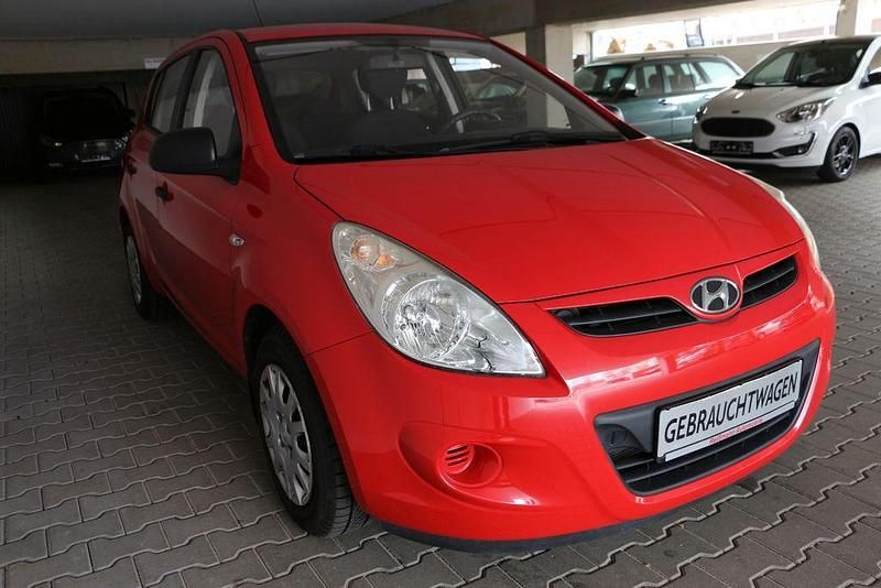 Gebraucht Hyundai i20 Classic 77 PS (56 kW) 2012 Rot Kleinwagen