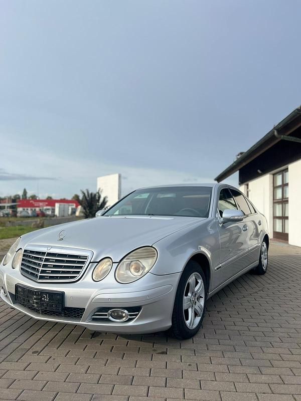 Gebraucht Mercedes E220 150 PS (110 kW) 2002 Silber Limousine