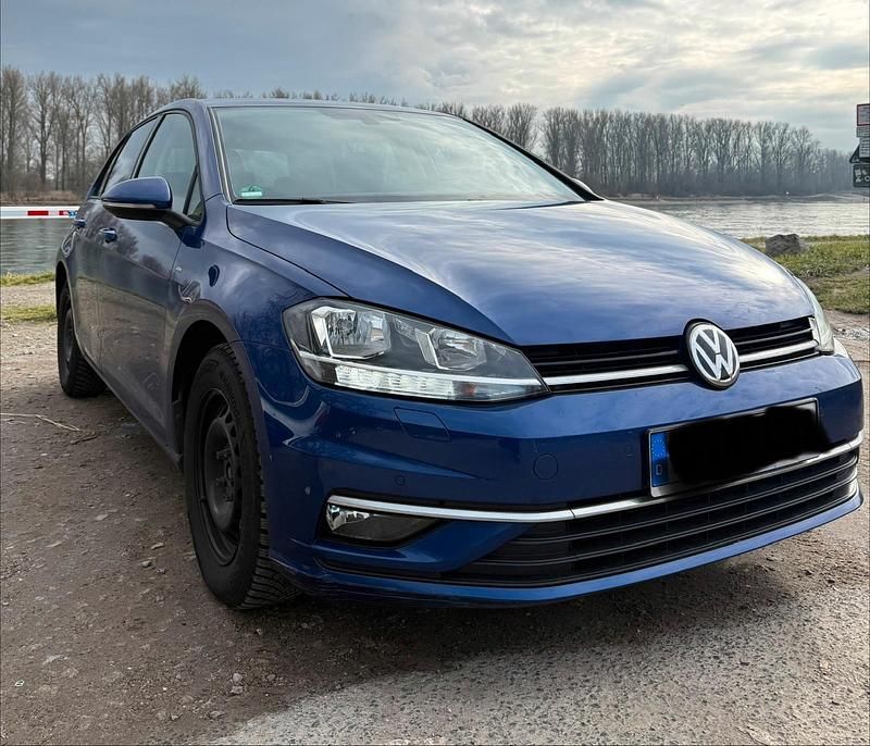 Gebraucht VW Golf VII 116 PS (85 kW) 2018 Blau Kleinwagen