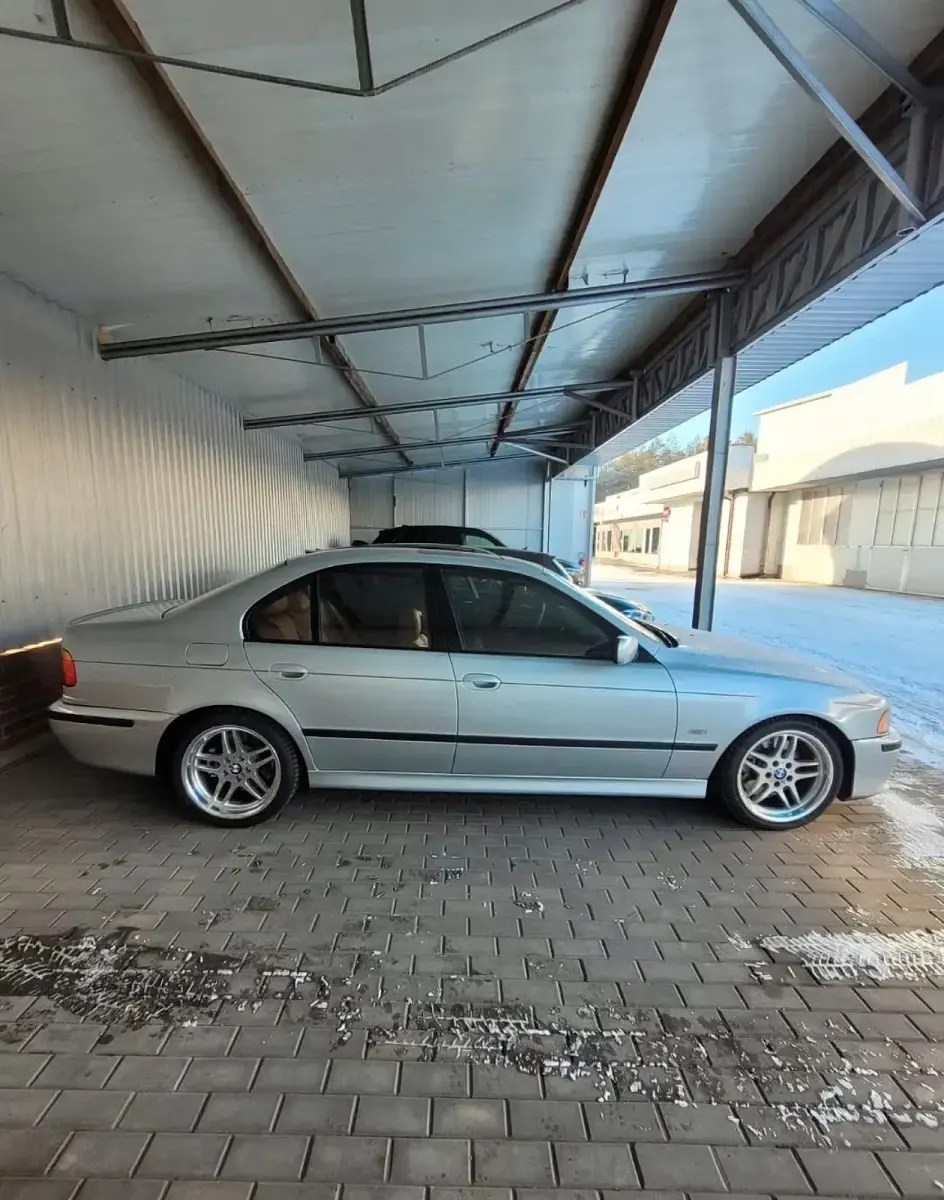 Second-hand BMW 540 305 CP (224 kW) 2000 Argintiu Berlinǎ