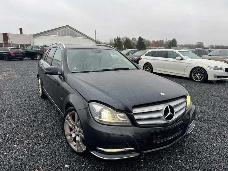 Gebraucht Mercedes C220 170 PS (125 kW) 2012 Schwarz Kombi