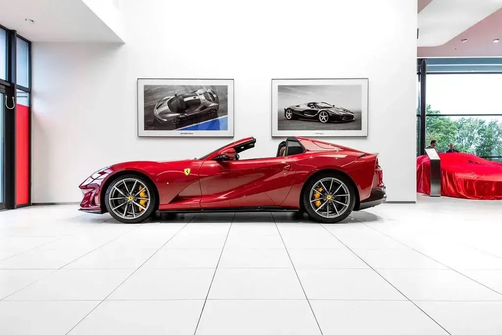 Gebraucht Ferrari 812 799 PS (587 kW) 2021 Rot Cabrio