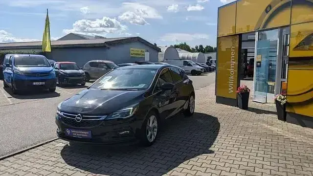 Usata Opel Astra Dynamic 105 CV (77 kW) 2017 Nero Berlina