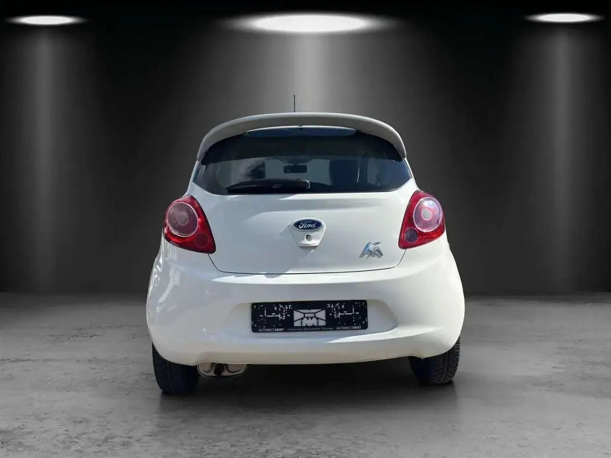 Gebraucht Ford Ka Titanium 69 PS (50 kW) 2015 Weiß Limousine