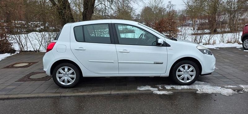 Gebraucht Renault Clio III 103 PS (75 kW) 2012 Weiß Limousine
