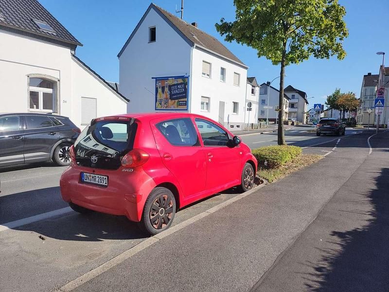 Rot Gebraucht 2008 Toyota Aygo Cool Kleinwagen | 3.500 € (Etwas zu teuer) - Bild 1/2