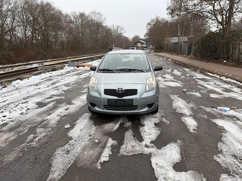Gebraucht Toyota Yaris 87 PS (63 kW) 2009 Grau Kleinwagen