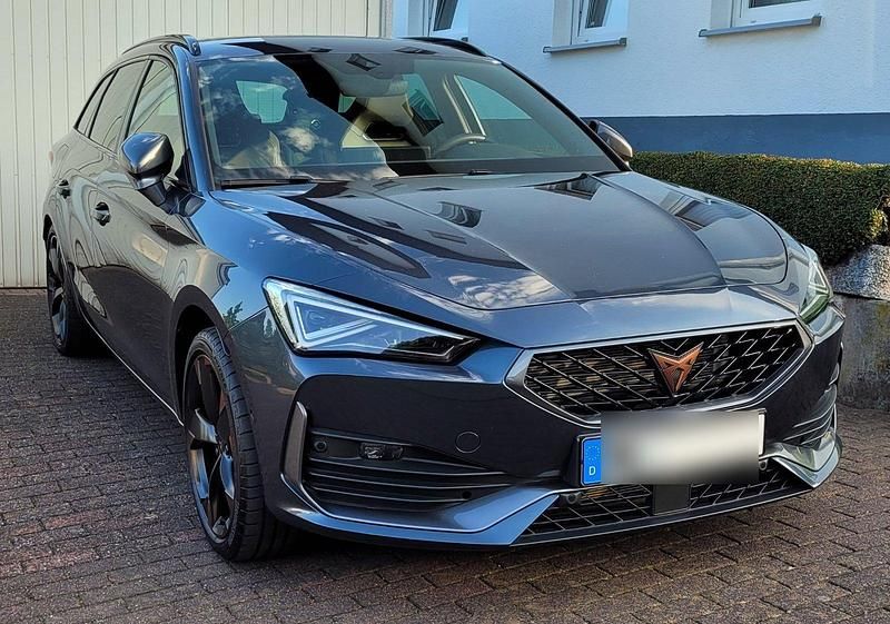Grau Gebraucht 2023 Cupra Leon Kombi | 28.580 € (Fairer Preis) - Bild 1/4