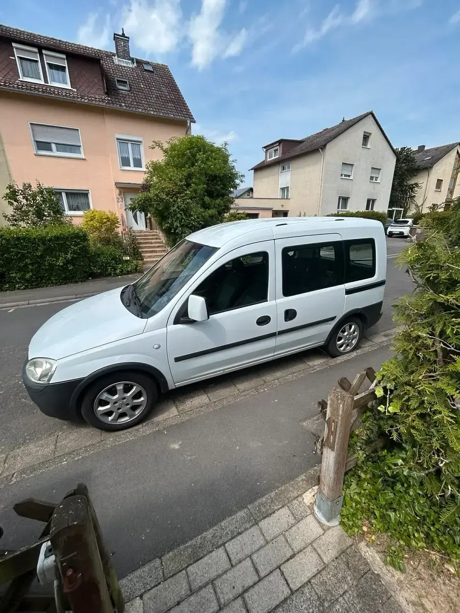 Gebraucht Opel Combo 96 PS (70 kW) 2005 Weiß Van / Kleinbus