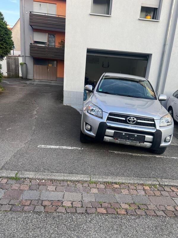 Grau Gebraucht 2010 Toyota RAV4 SUV | 9.500 € (Fairer Preis) - Bild 1/4