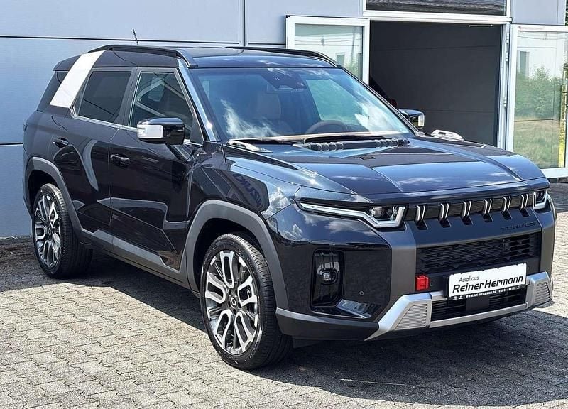 Space black metallic Neu 2025 Ssangyong / KGM Torres SUV | 36.480 € - Bild 1/4