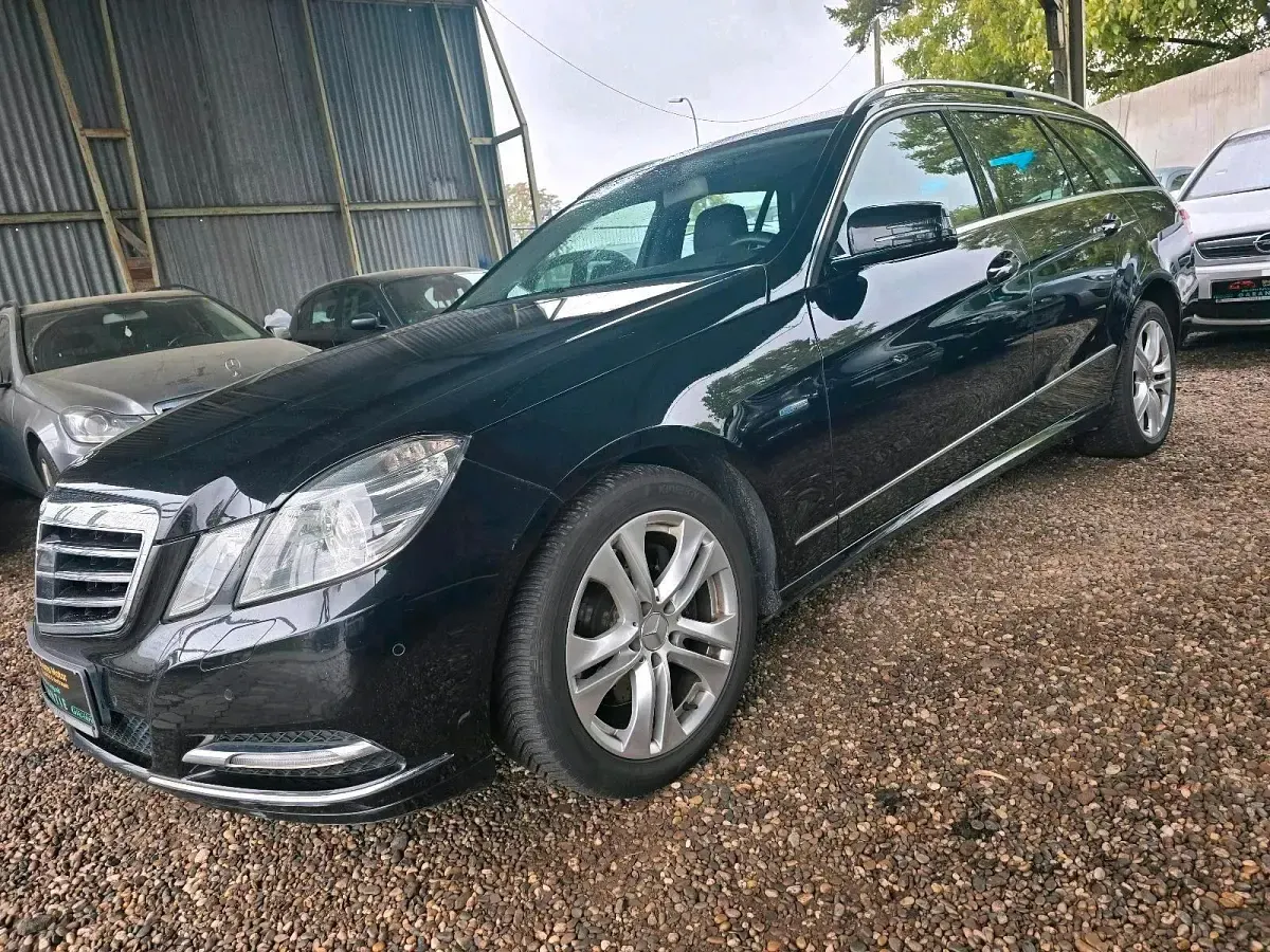 Gebraucht Mercedes E350 Elegance 264 PS (194 kW) 2011 Schwarz Kombi