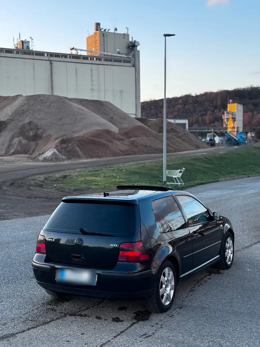 Gebraucht VW Golf GTI 131 PS (96 kW) 2002 Schwarz Coupé