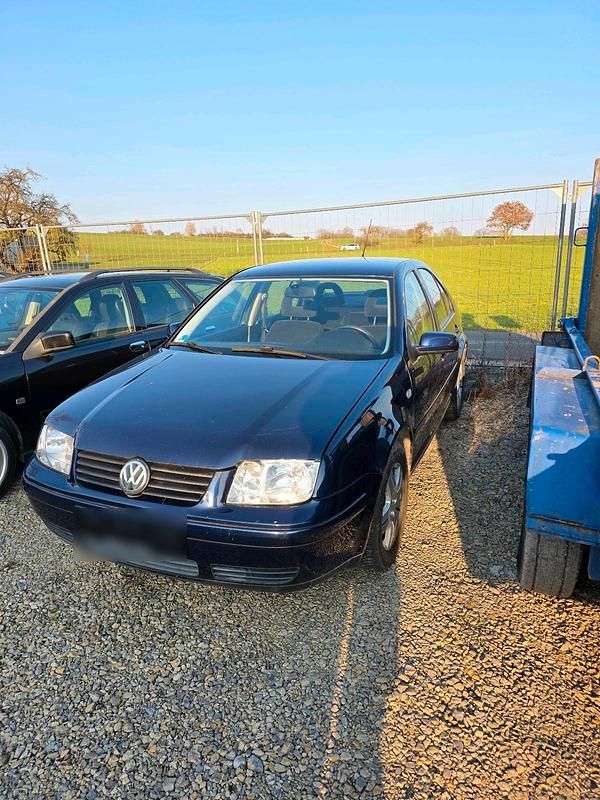 Gebraucht VW Bora 115 PS (84 kW) 1999 Blau Limousine
