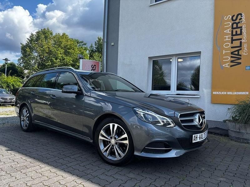 Grau Gebraucht 2016 Mercedes E220 Avantgarde Kombi | 23.885 € (Fairer Preis) - Bild 1/4