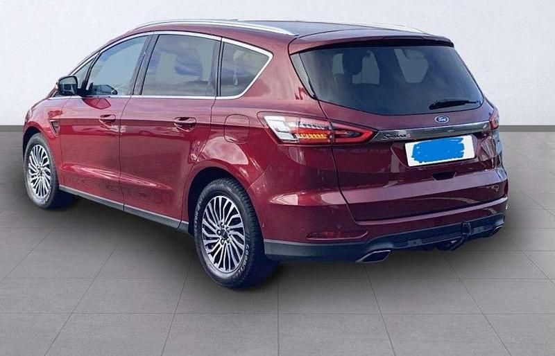 Gebraucht Ford S-MAX Titanium 190 PS (139 kW) 2018 Rot Van / Kleinbus