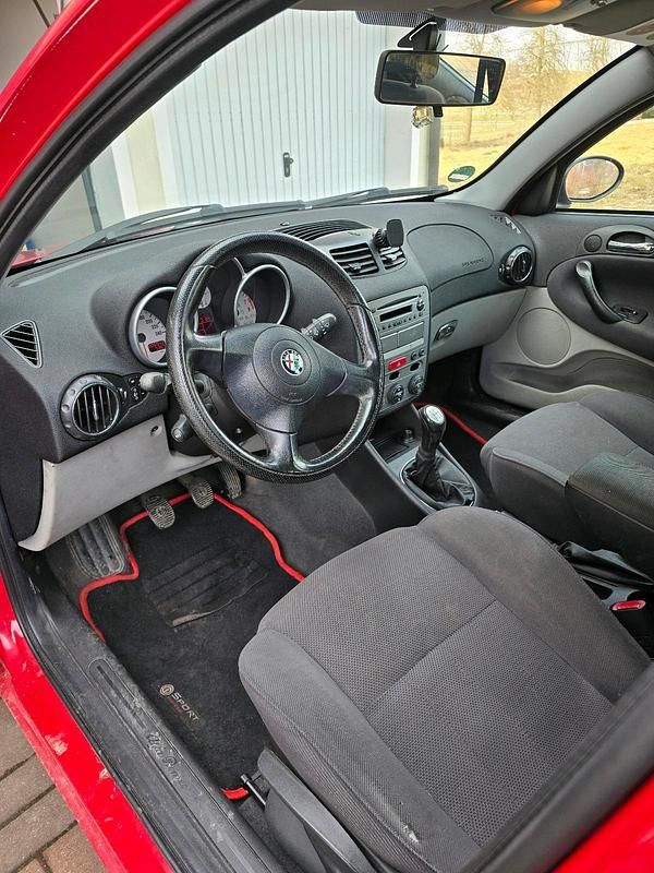Gebraucht Alfa Romeo 147 120 PS (88 kW) 2001 Rot Kleinwagen