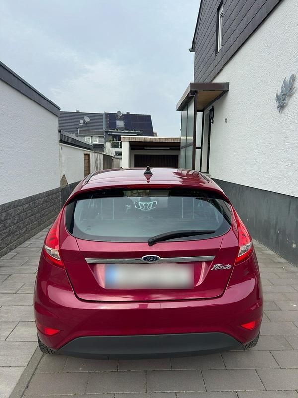 Gebraucht Ford Fiesta 82 PS (60 kW) 2008 Rot Kleinwagen