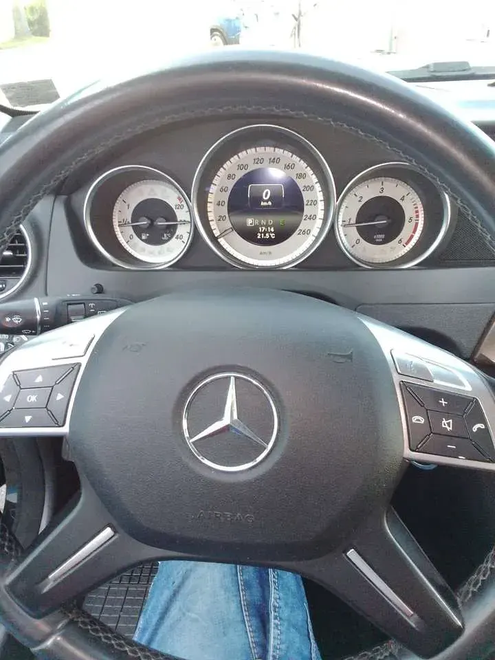 Gebraucht Mercedes C220 Elegance 170 PS (125 kW) 2014 Schwarz Kombi