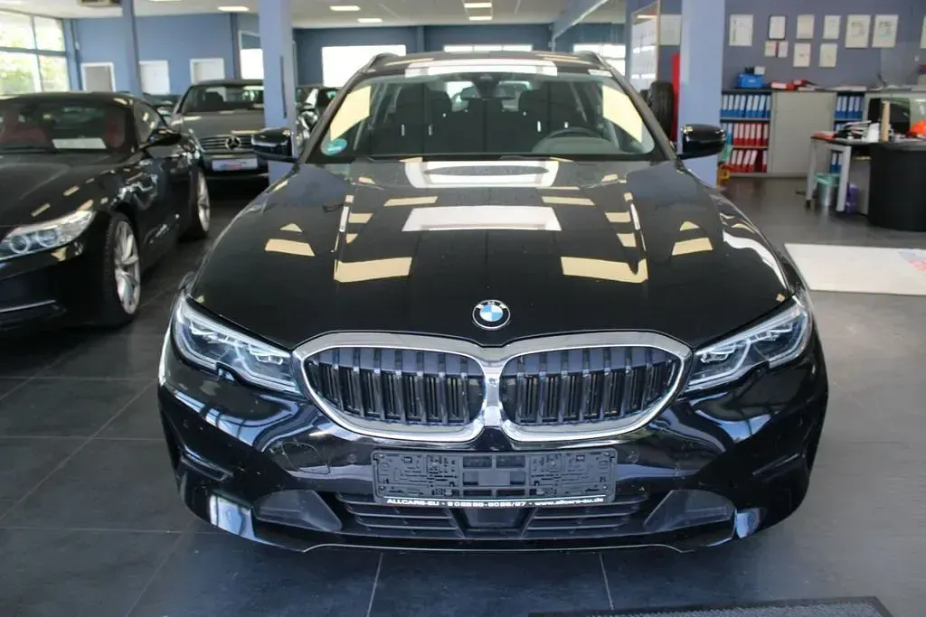 Gebraucht BMW 320 190 PS (139 kW) 2022 Schwarz Kombi
