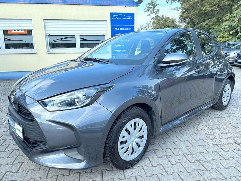 Grau Gebraucht 2023 Toyota Yaris Comfort Kleinwagen | 16.490 € (Fairer Preis) - Bild 1/4