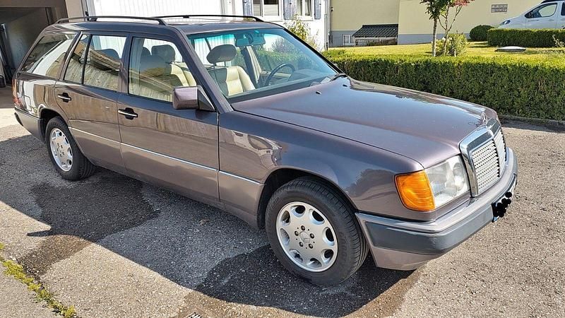 Braun Gebraucht 1992 Mercedes E300 Kombi | 9.900 € - Bild 1/4