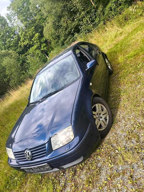 Gebraucht VW Bora 101 PS (74 kW) 1999 Blau Limousine