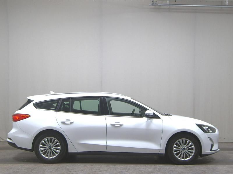 Frostweiß Gebraucht 2020 Ford Focus Titanium Kombi | 14.780 € (Guter Preis) - Bild 1/4